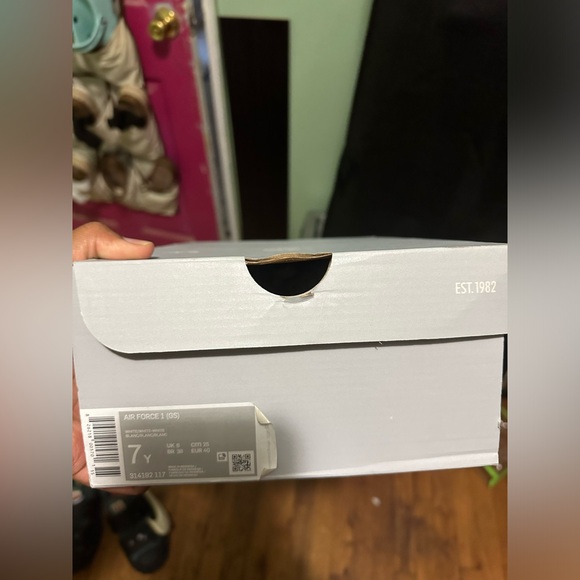 Nike Air Force 1 - Picture 2 of 12